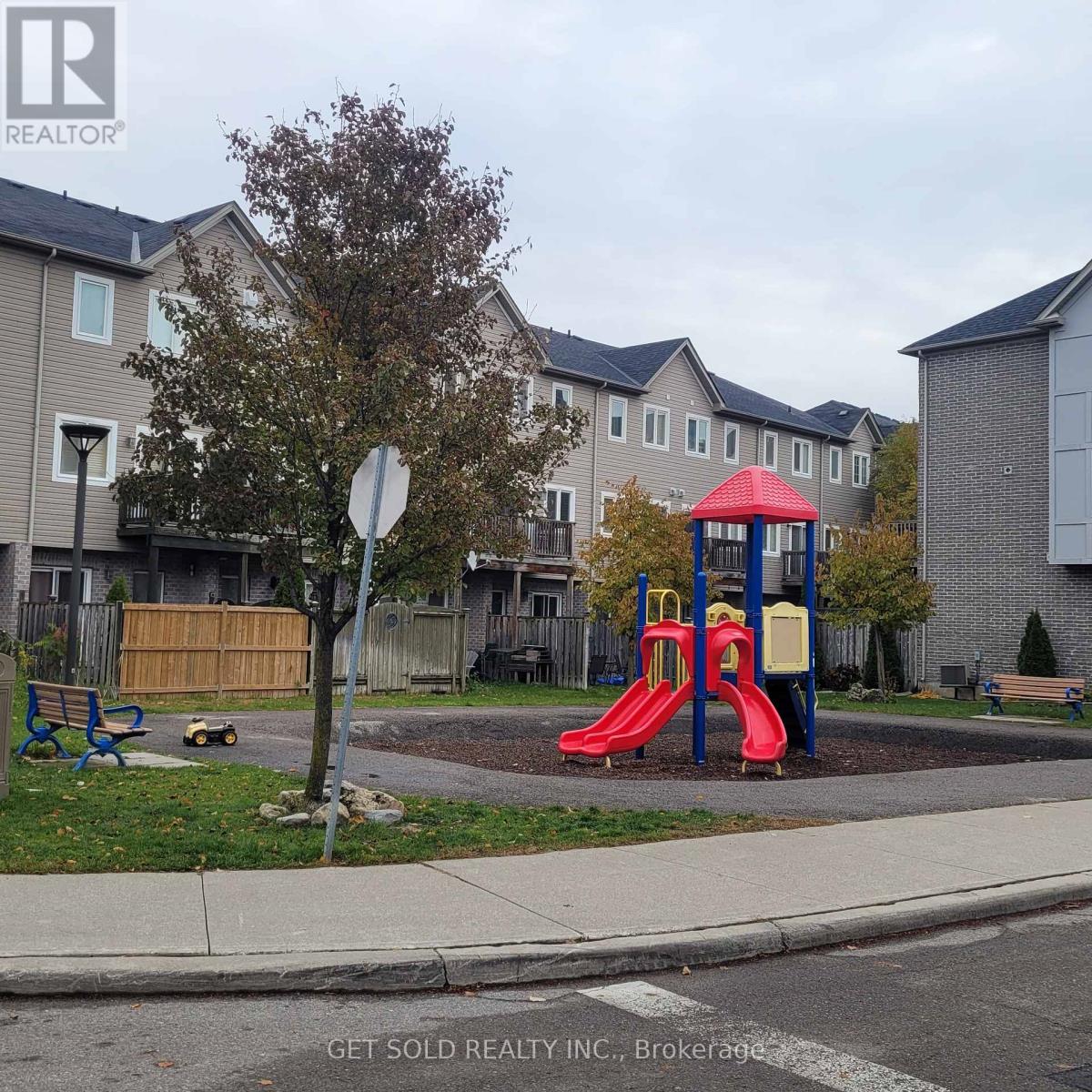 19 Piggott Mews, Toronto, Ontario  M9N 0A4 - Photo 2 - W12541170