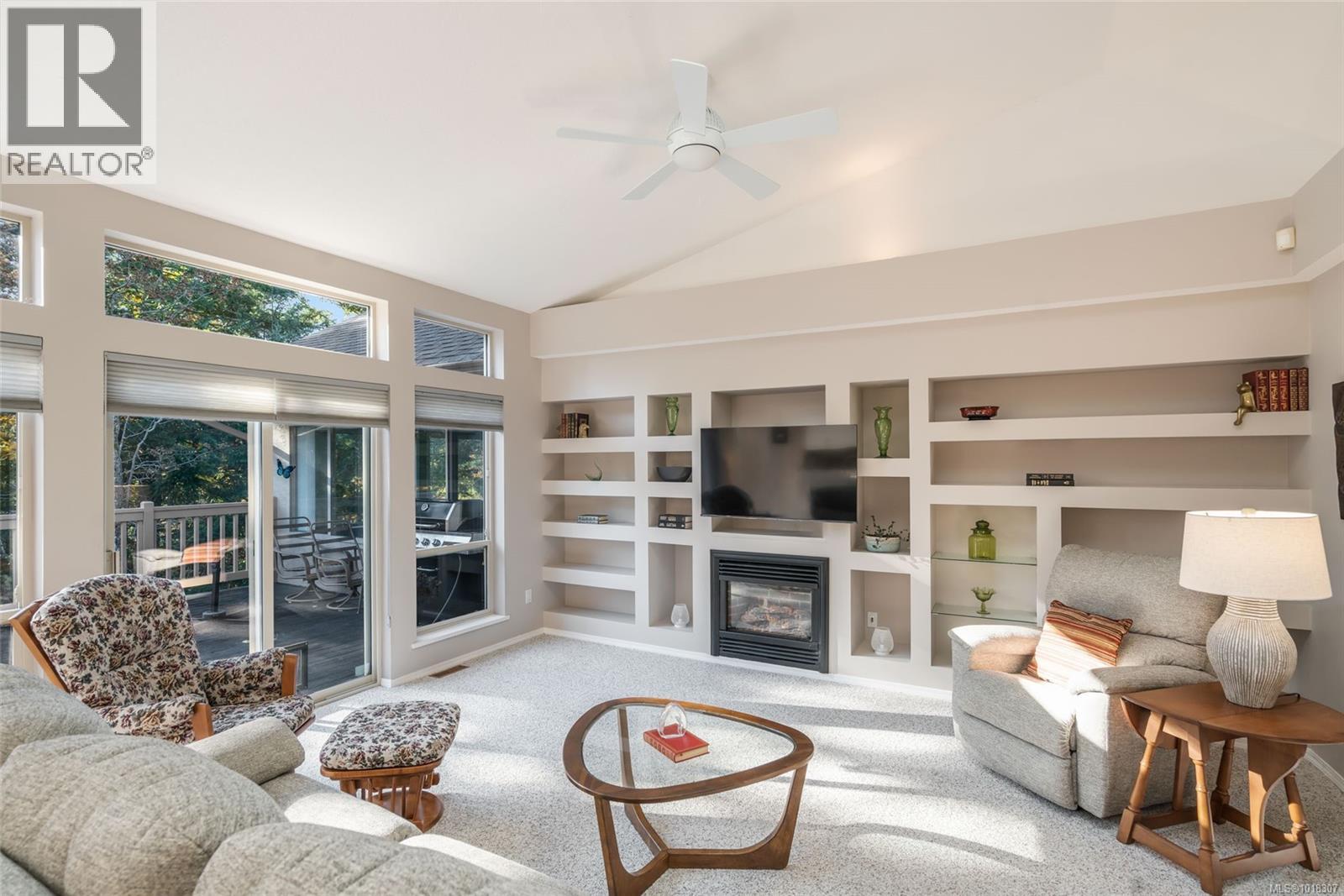 Property at 3285 Hobart Pl image 3