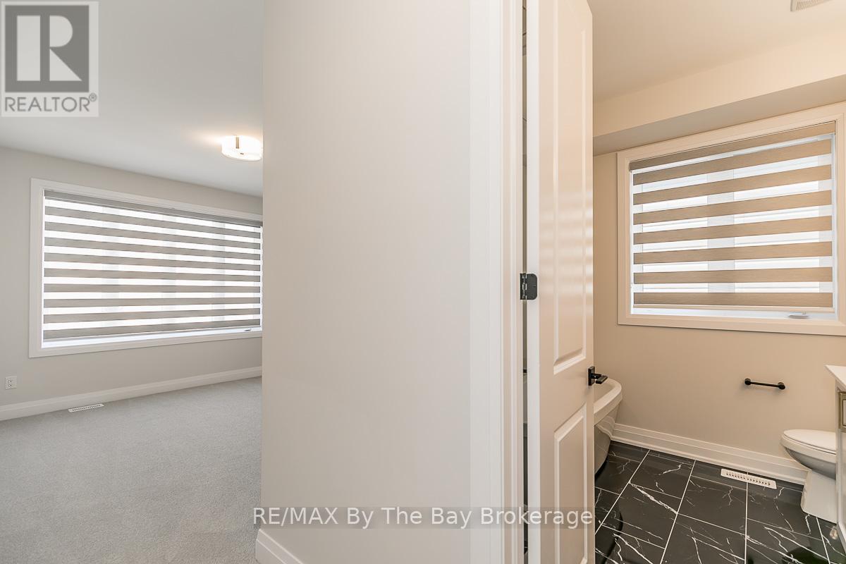 5 Rosanne Circle, Wasaga Beach, Ontario  L9Z 0N4 - Photo 14 - S12546244