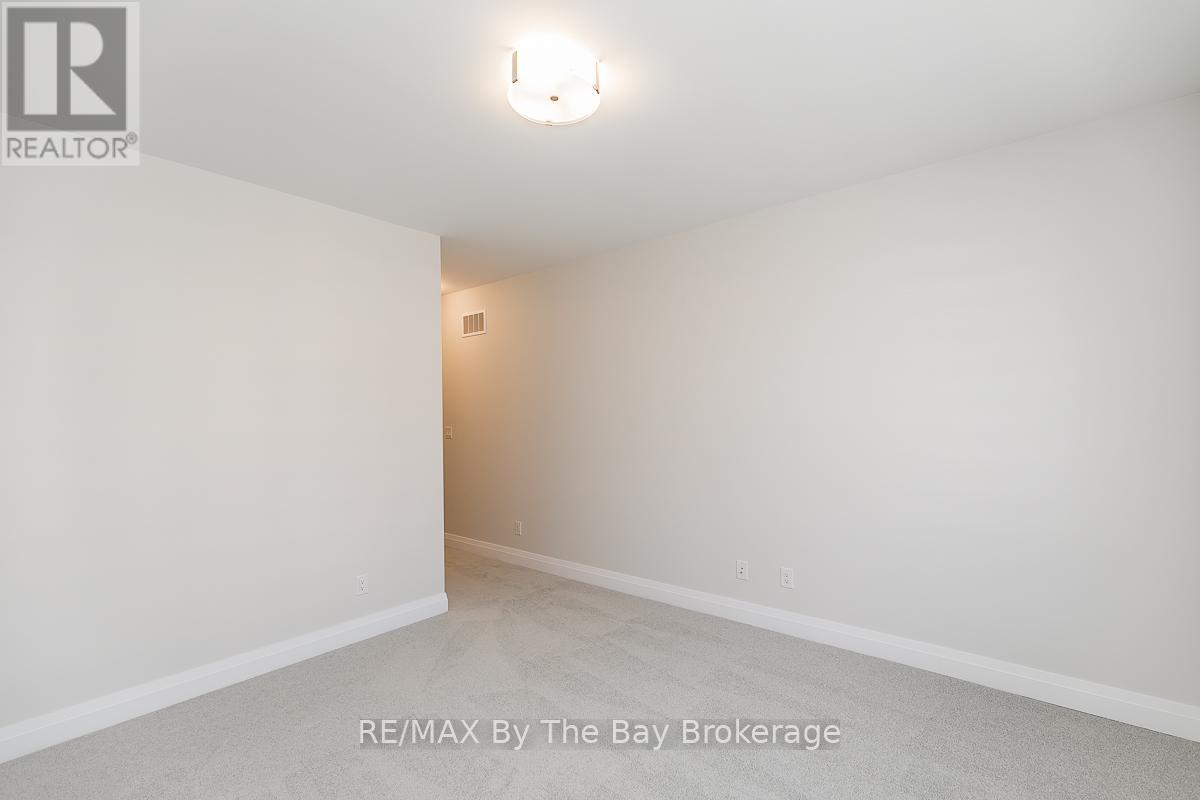 5 Rosanne Circle, Wasaga Beach, Ontario  L9Z 0N4 - Photo 19 - S12546244