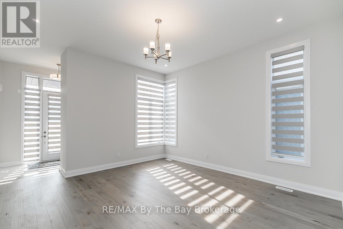 5 Rosanne Circle, Wasaga Beach, Ontario  L9Z 0N4 - Photo 5 - S12546244