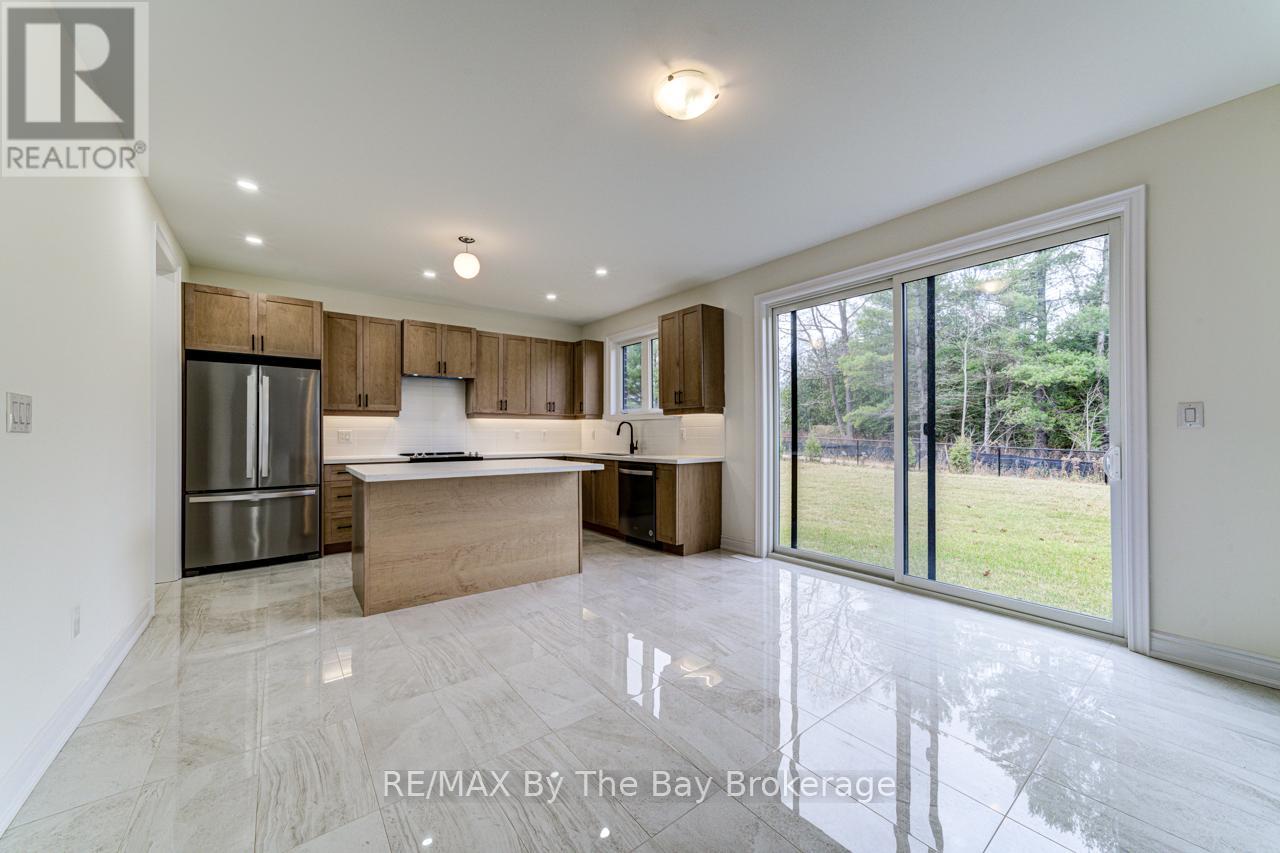 164 Rosanne Circle, Wasaga Beach, Ontario  L9Z 0N1 - Photo 10 - S12546246