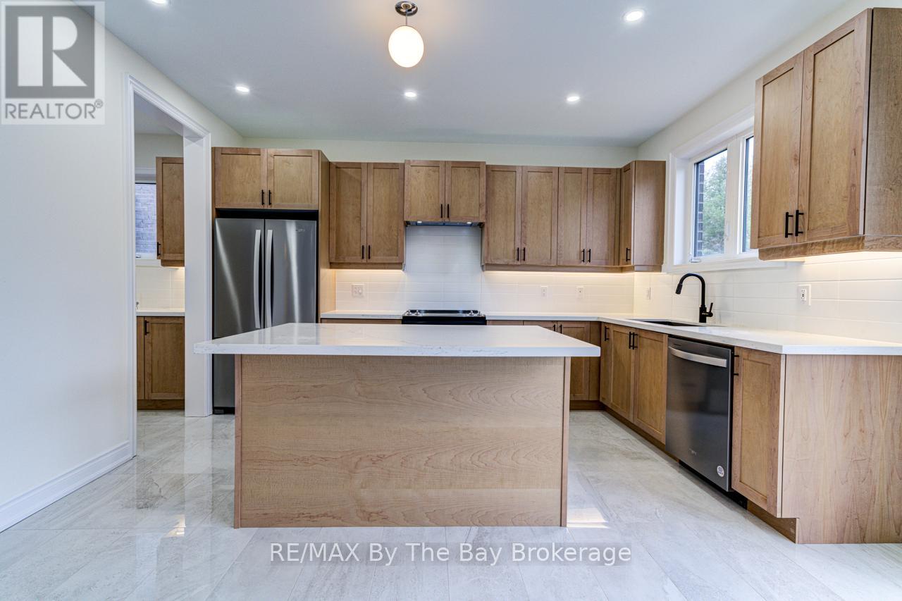 164 Rosanne Circle, Wasaga Beach, Ontario  L9Z 0N1 - Photo 15 - S12546246