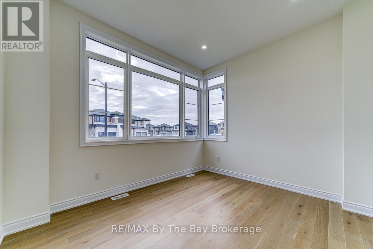 164 Rosanne Circle, Wasaga Beach, Ontario  L9Z 0N1 - Photo 3 - S12546246