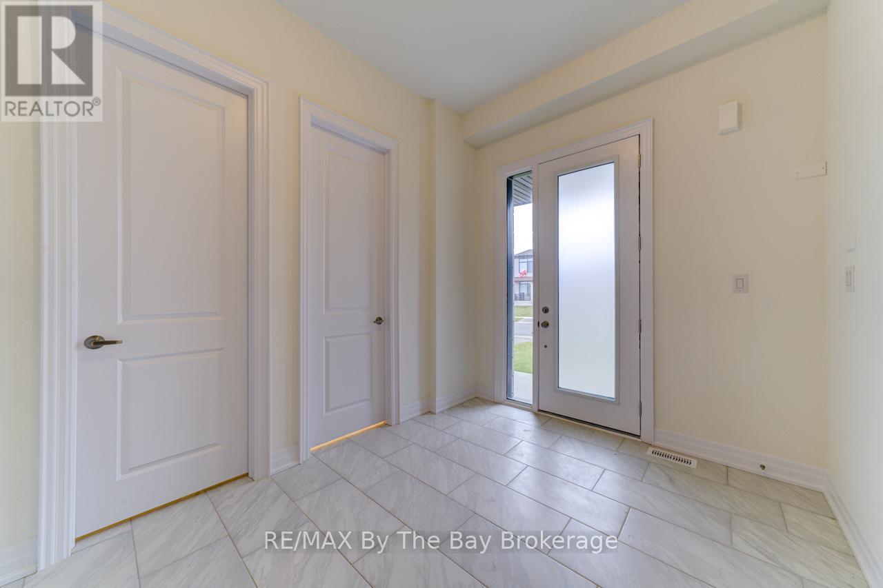 169 Rosanne Circle, Wasaga Beach, Ontario  L9Z 0N1 - Photo 2 - S12546248