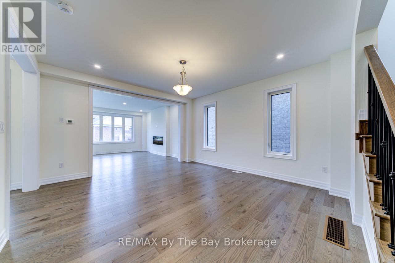 169 Rosanne Circle, Wasaga Beach, Ontario  L9Z 0N1 - Photo 4 - S12546248