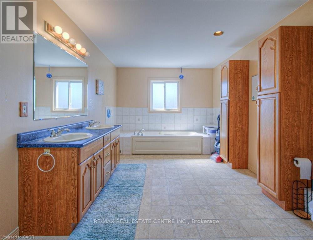 164 Green Valley Drive, Kitchener, Ontario  N2P 1C4 - Photo 19 - X12389258