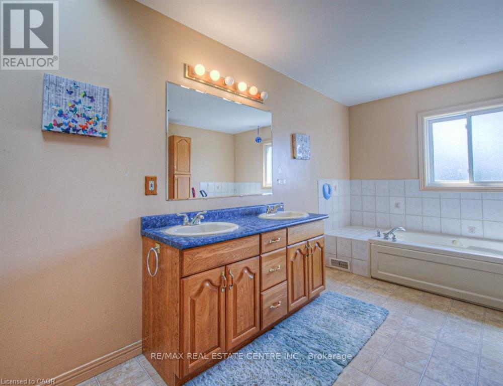 164 Green Valley Drive, Kitchener, Ontario  N2P 1C4 - Photo 20 - X12389258