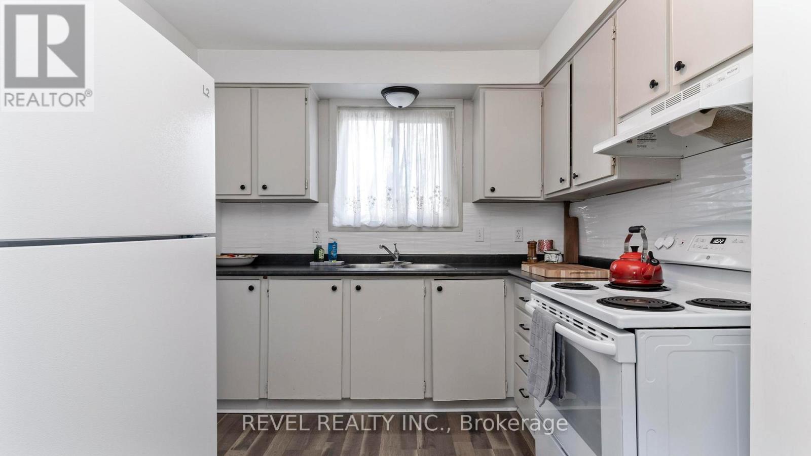 421 Griffith Street, London South, Ontario  N6K 2S3 - Photo 11 - X12546308