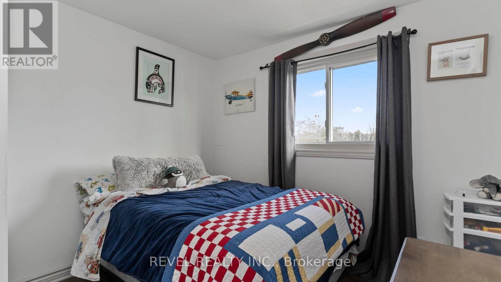 421 Griffith Street, London South, Ontario  N6K 2S3 - Photo 19 - X12546308