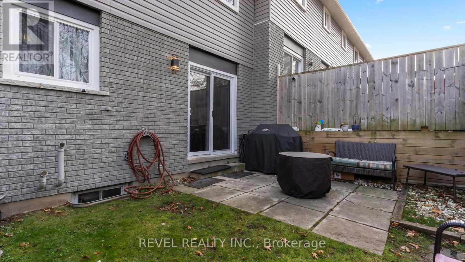 421 Griffith Street, London South, Ontario  N6K 2S3 - Photo 22 - X12546308