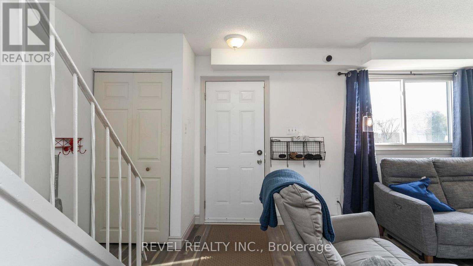 421 Griffith Street, London South, Ontario  N6K 2S3 - Photo 4 - X12546308