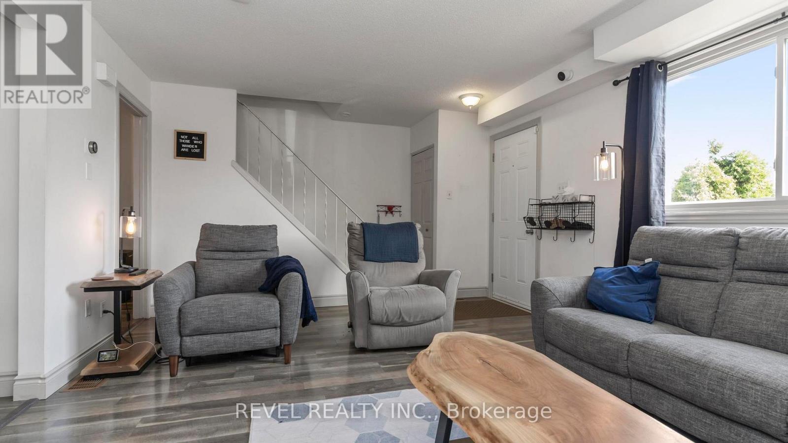 421 Griffith Street, London South, Ontario  N6K 2S3 - Photo 7 - X12546308