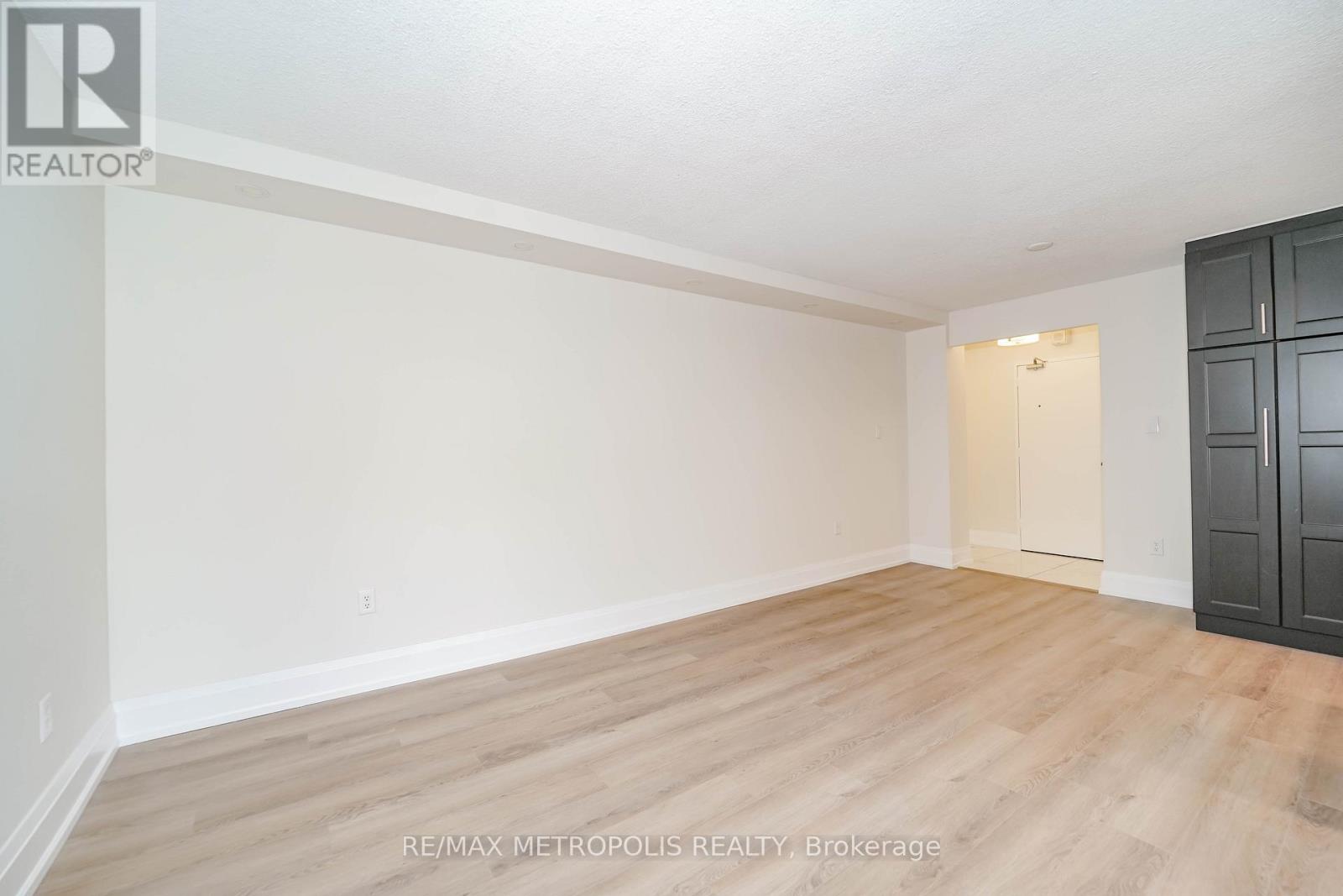 206 - 10 Muirhead Road, Toronto, Ontario  M2J 4P9 - Photo 10 - C12546160