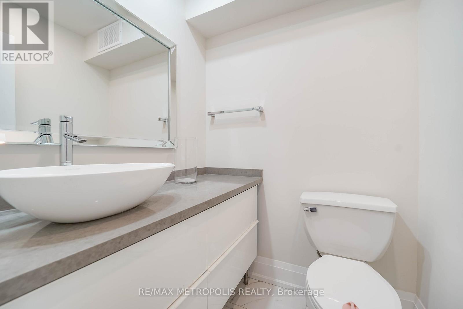 206 - 10 Muirhead Road, Toronto, Ontario  M2J 4P9 - Photo 27 - C12546160