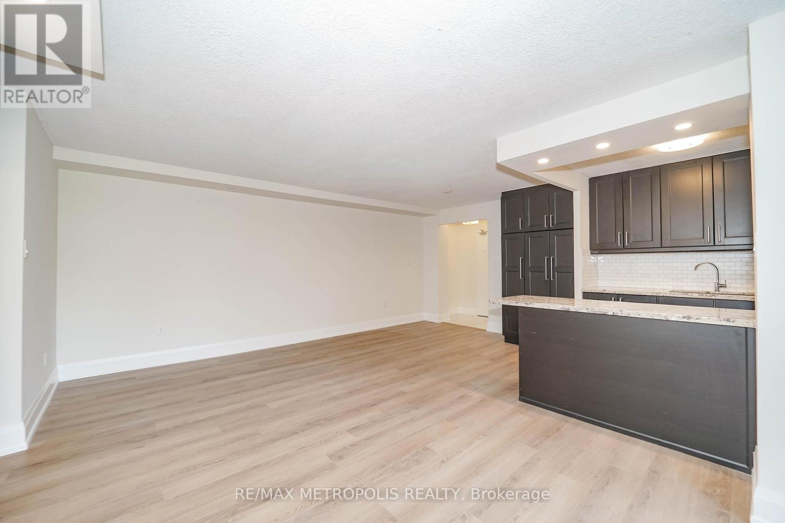 206 - 10 Muirhead Road, Toronto, Ontario  M2J 4P9 - Photo 5 - C12546160