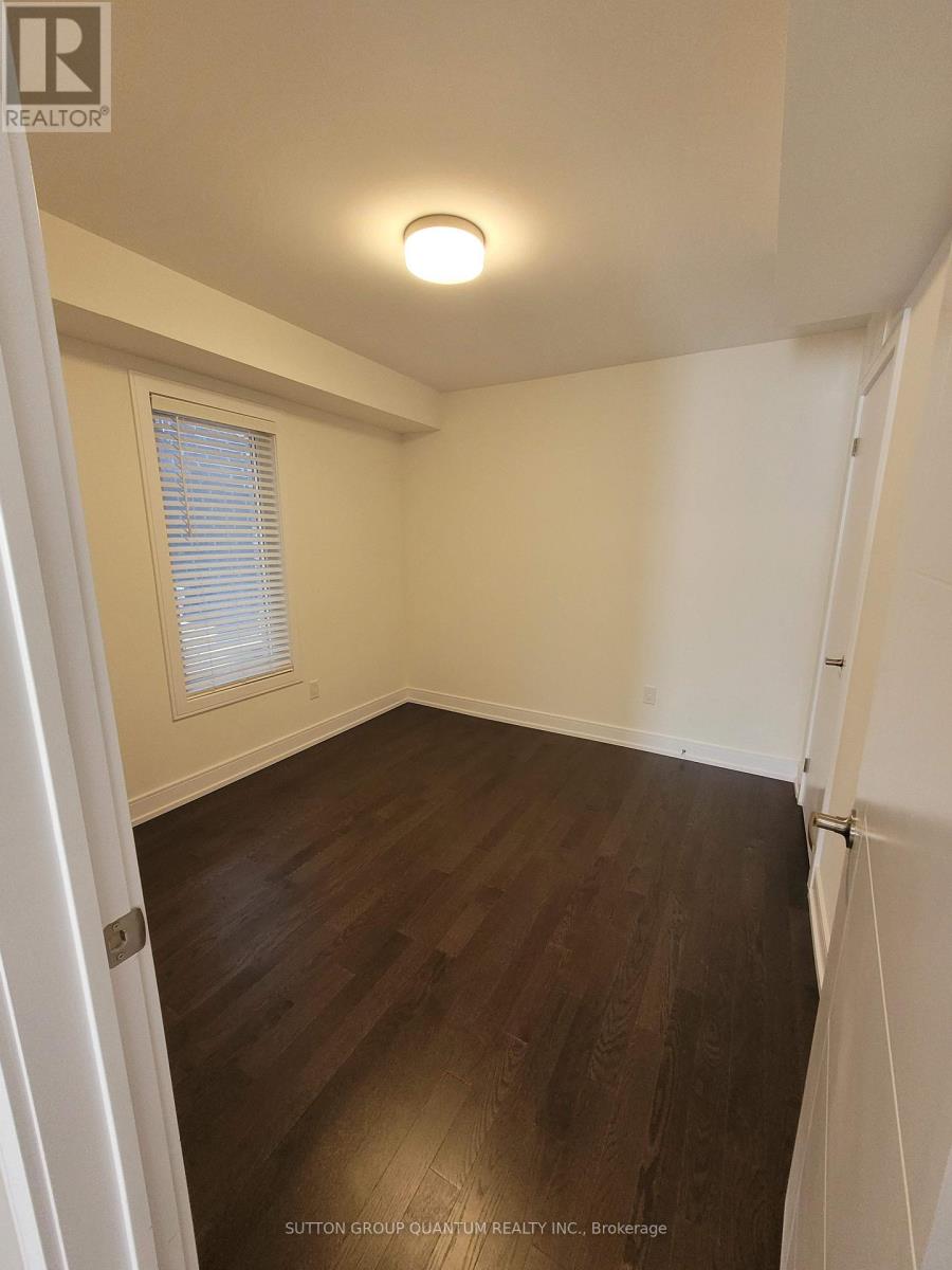 1401 Clarriage Court, Milton, Ontario  L9E 1L6 - Photo 4 - W12545904