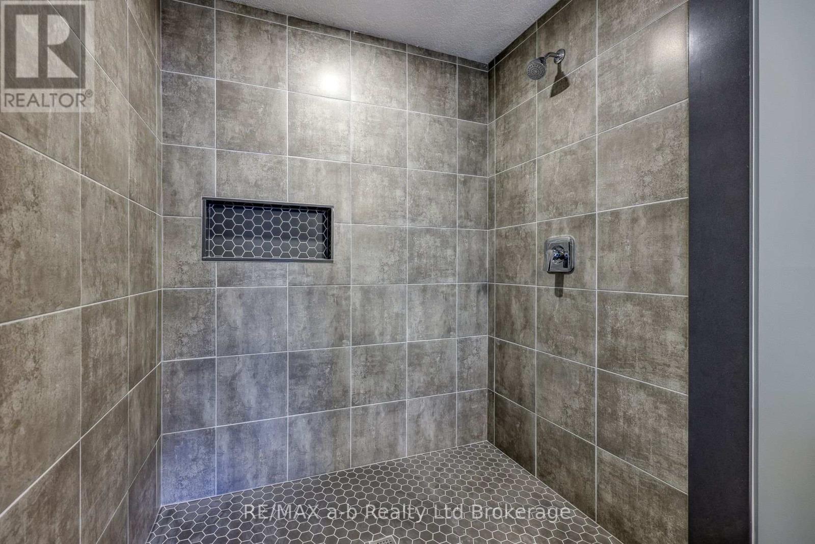 129 Lossing Drive, Norwich, Ontario N0J 1P0 - Photo 13 - X12546322