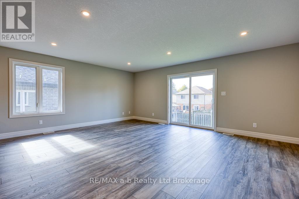 129 Lossing Drive, Norwich, Ontario N0J 1P0 - Photo 5 - X12546322