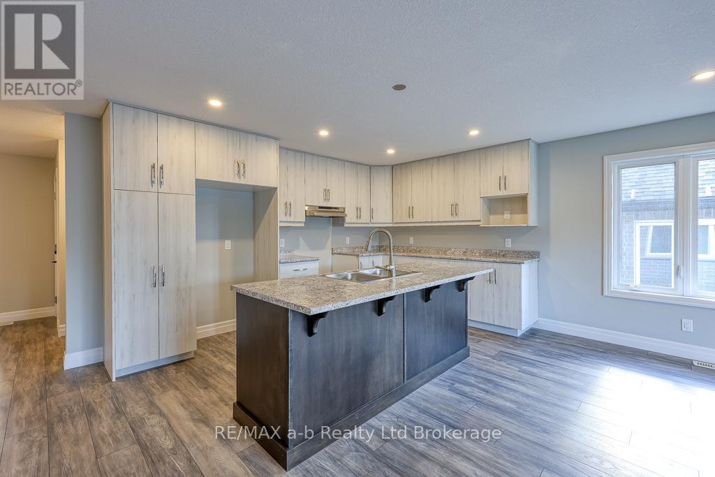 129 Lossing Drive, Norwich, Ontario N0J 1P0 - Photo 7 - X12546322