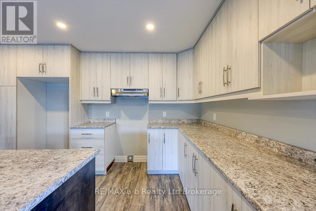 129 Lossing Drive, Norwich, Ontario N0J 1P0 - Photo 9 - X12546322