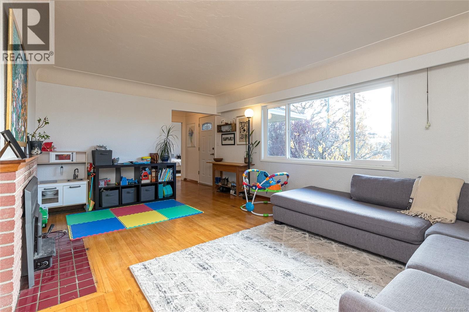 870 Beckwith Ave, Saanich, British Columbia  V8X 3S4 - Photo 10 - 1018745