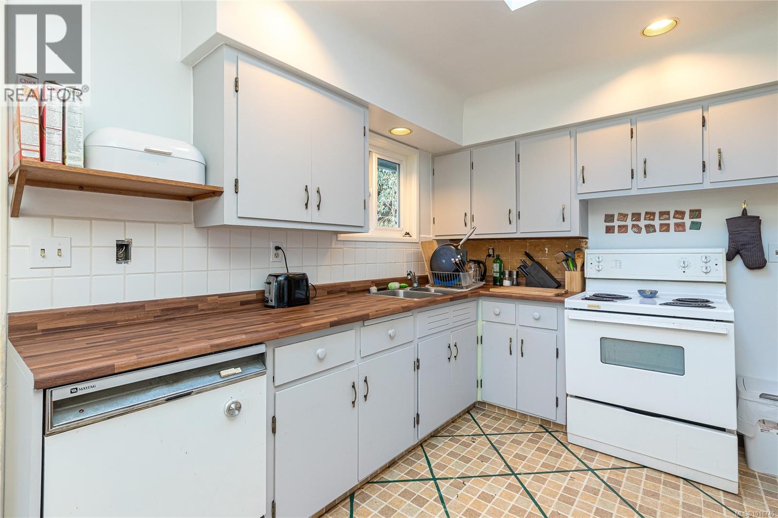 870 Beckwith Ave, Saanich, British Columbia  V8X 3S4 - Photo 15 - 1018745