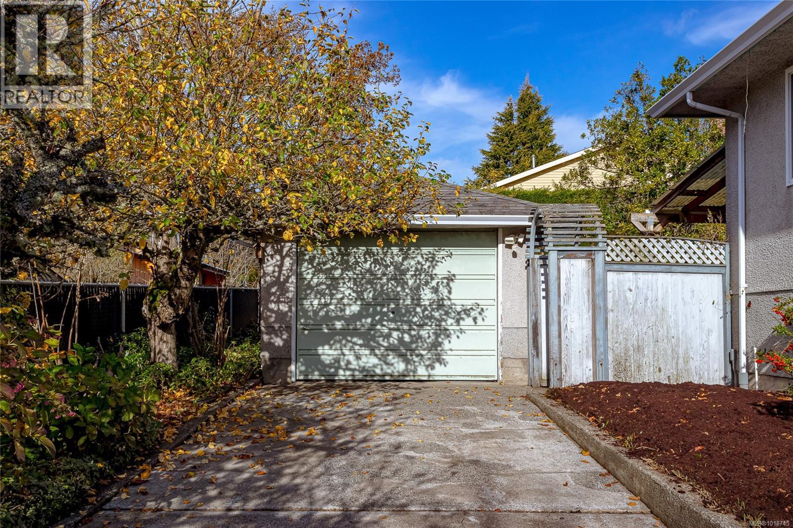 870 Beckwith Ave, Saanich, British Columbia  V8X 3S4 - Photo 32 - 1018745