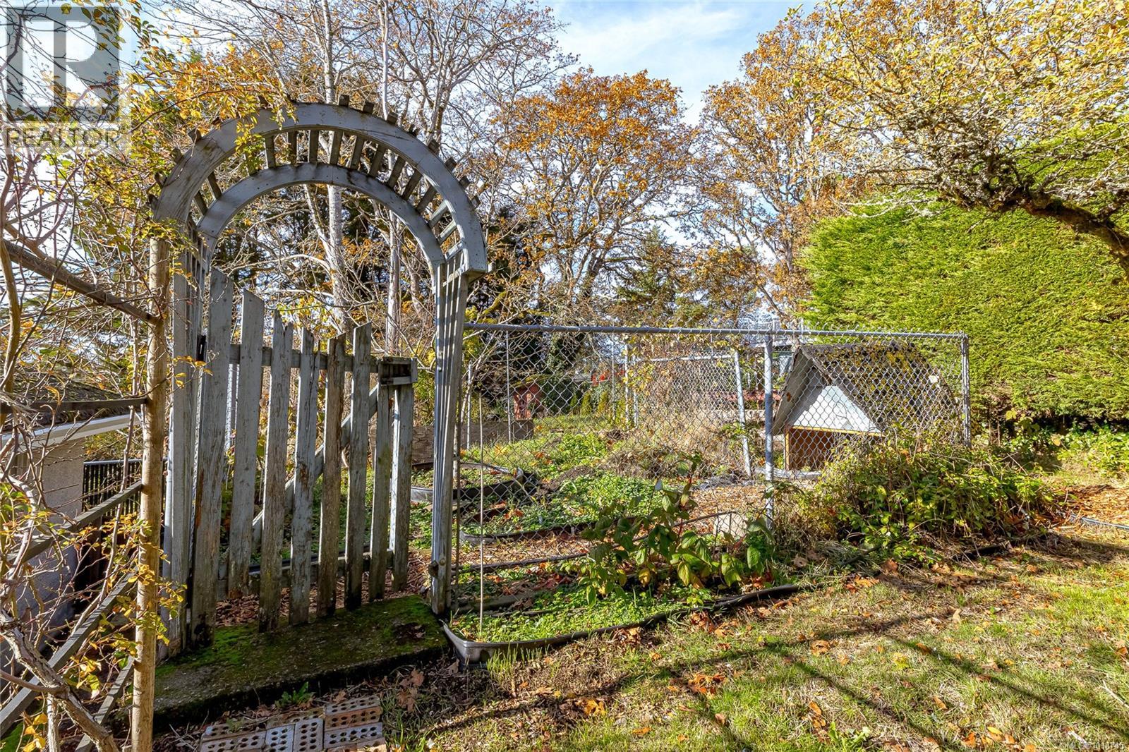 870 Beckwith Ave, Saanich, British Columbia  V8X 3S4 - Photo 38 - 1018745