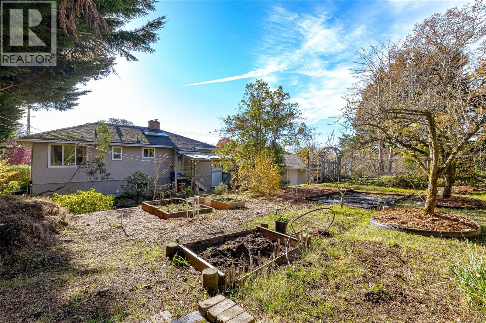 870 Beckwith Ave, Saanich, British Columbia  V8X 3S4 - Photo 40 - 1018745