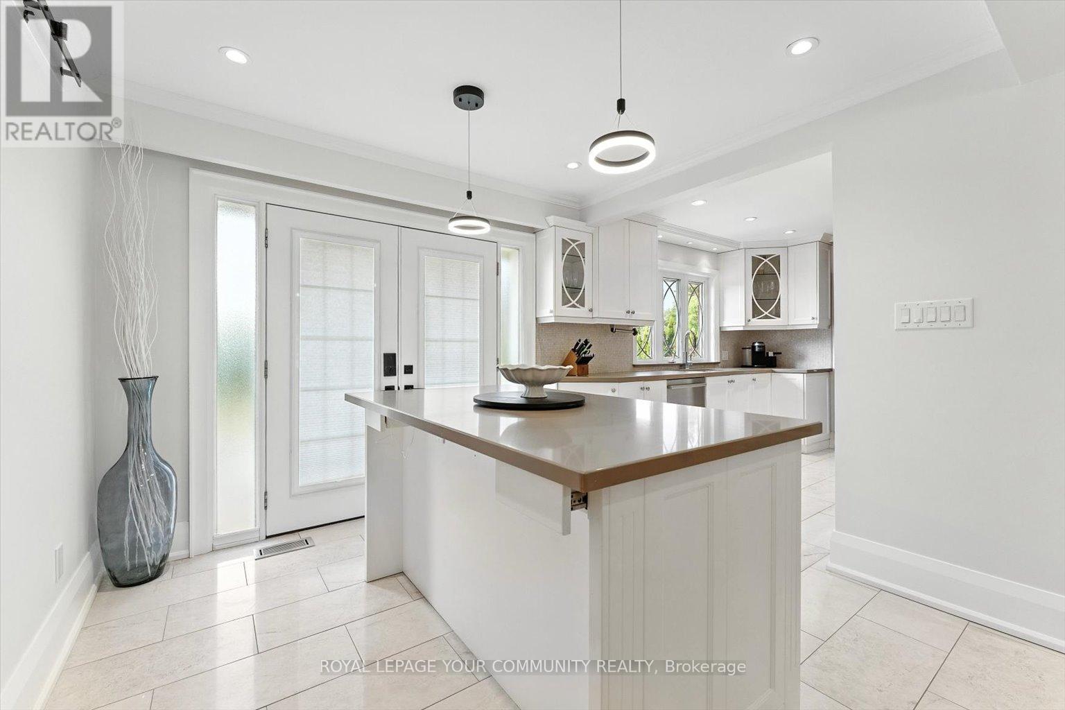 165 Clearview Heights, King, Ontario  L7B 1H2 - Photo 8 - N12546200