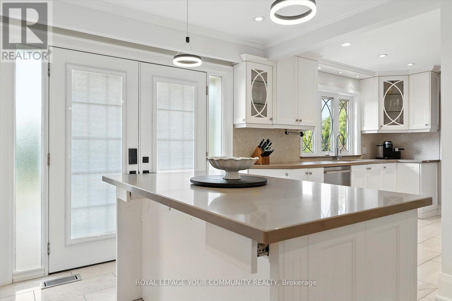 165 Clearview Heights, King, Ontario  L7B 1H2 - Photo 9 - N12546200