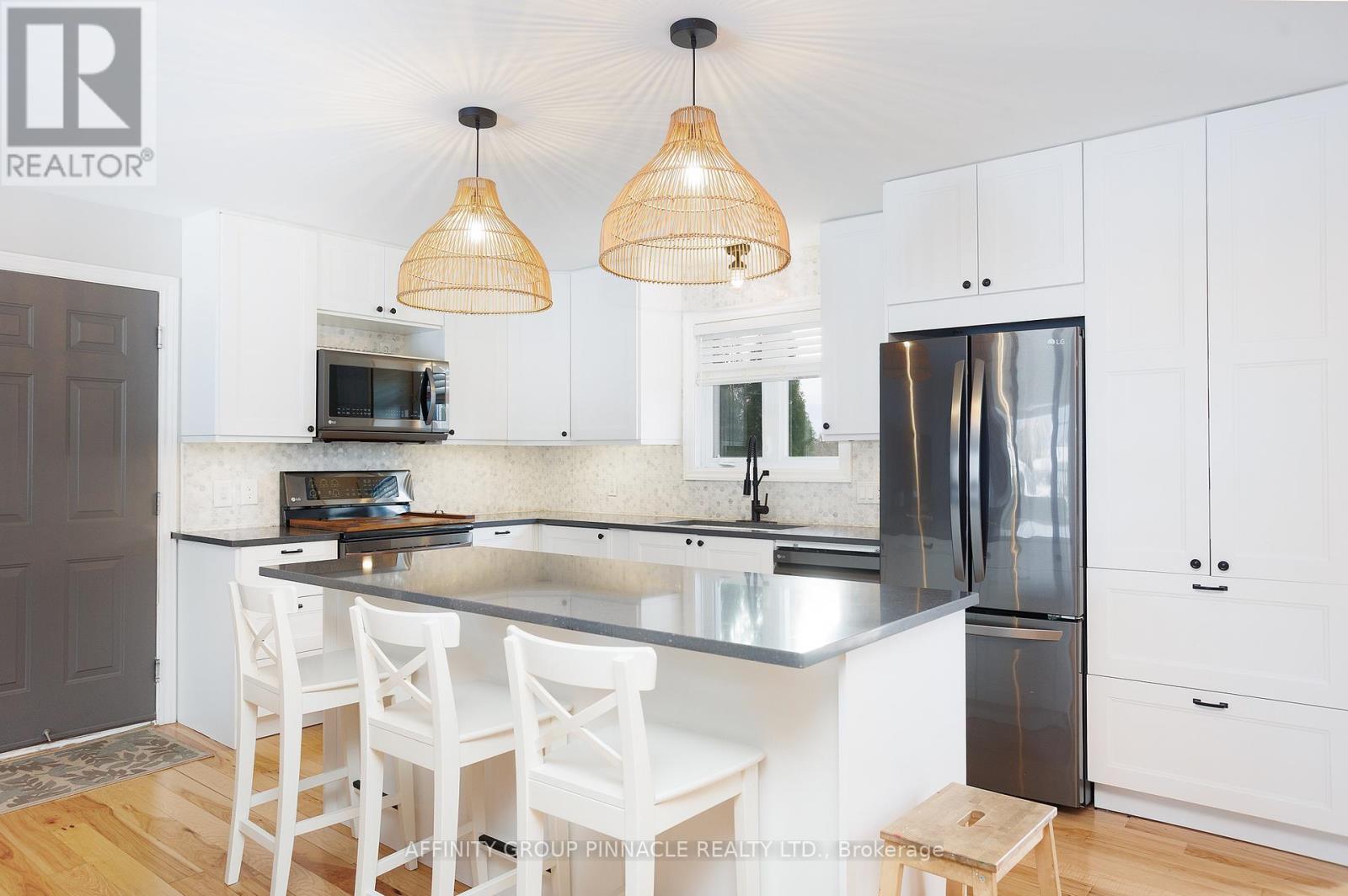 2017 Sturgeon Road, Kawartha Lakes, Ontario K0M 1L0 - Photo 10 - X12546250