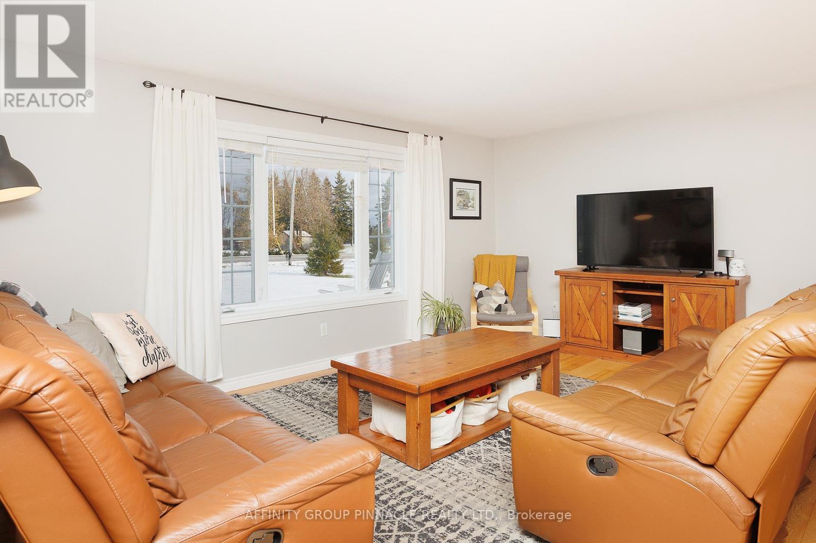 2017 Sturgeon Road, Kawartha Lakes, Ontario K0M 1L0 - Photo 15 - X12546250