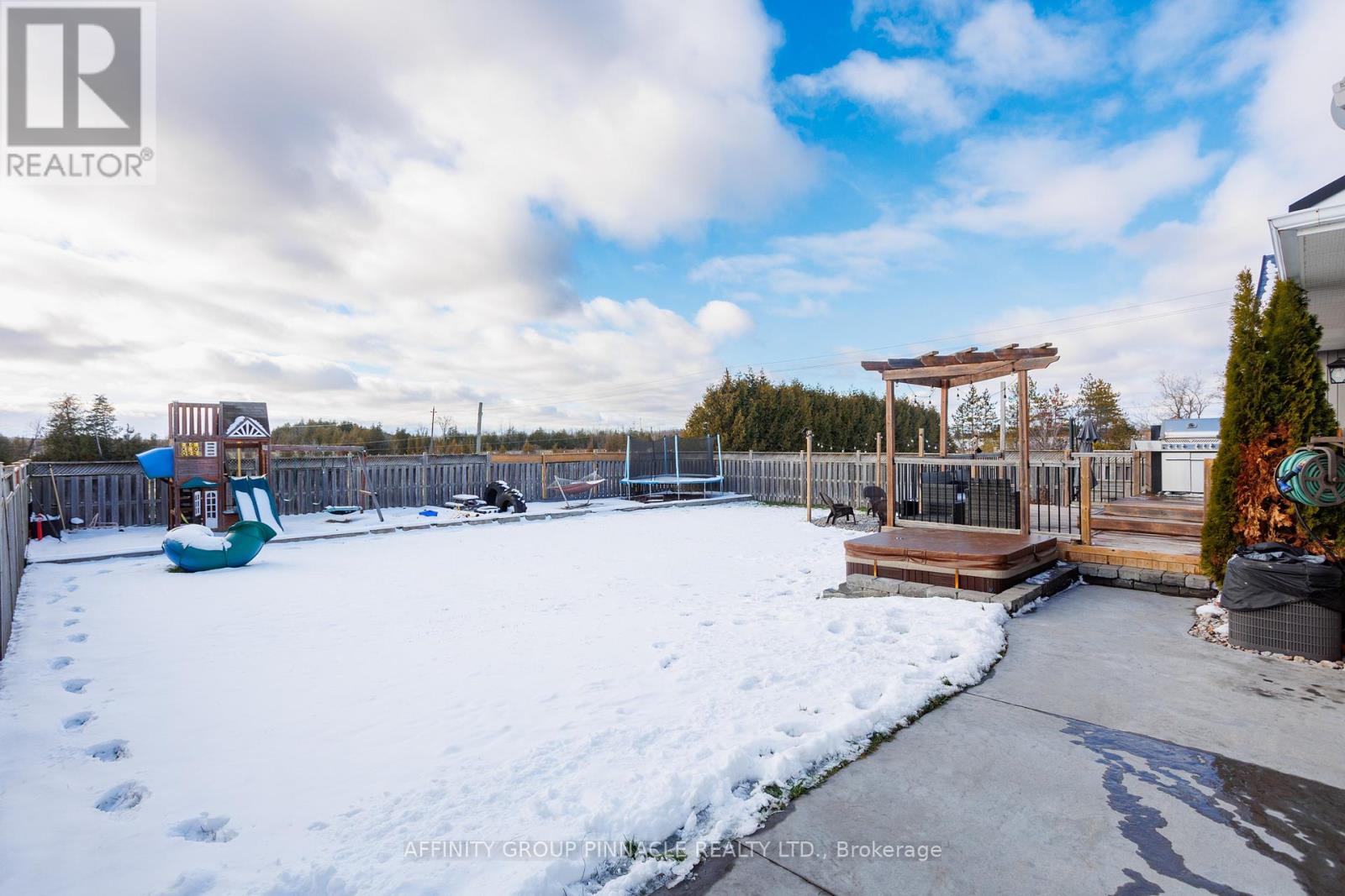 2017 Sturgeon Road, Kawartha Lakes, Ontario K0M 1L0 - Photo 39 - X12546250