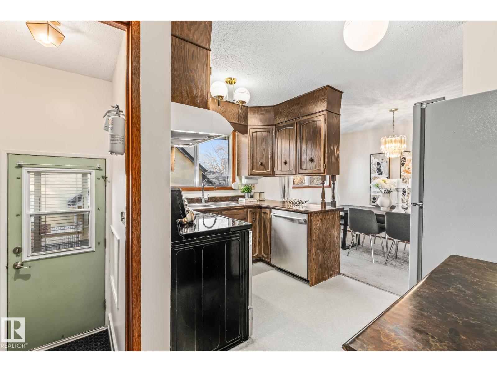 8570 89 St Nw, Edmonton, Alberta  T6C 3K3 - Photo 12 - E4465765