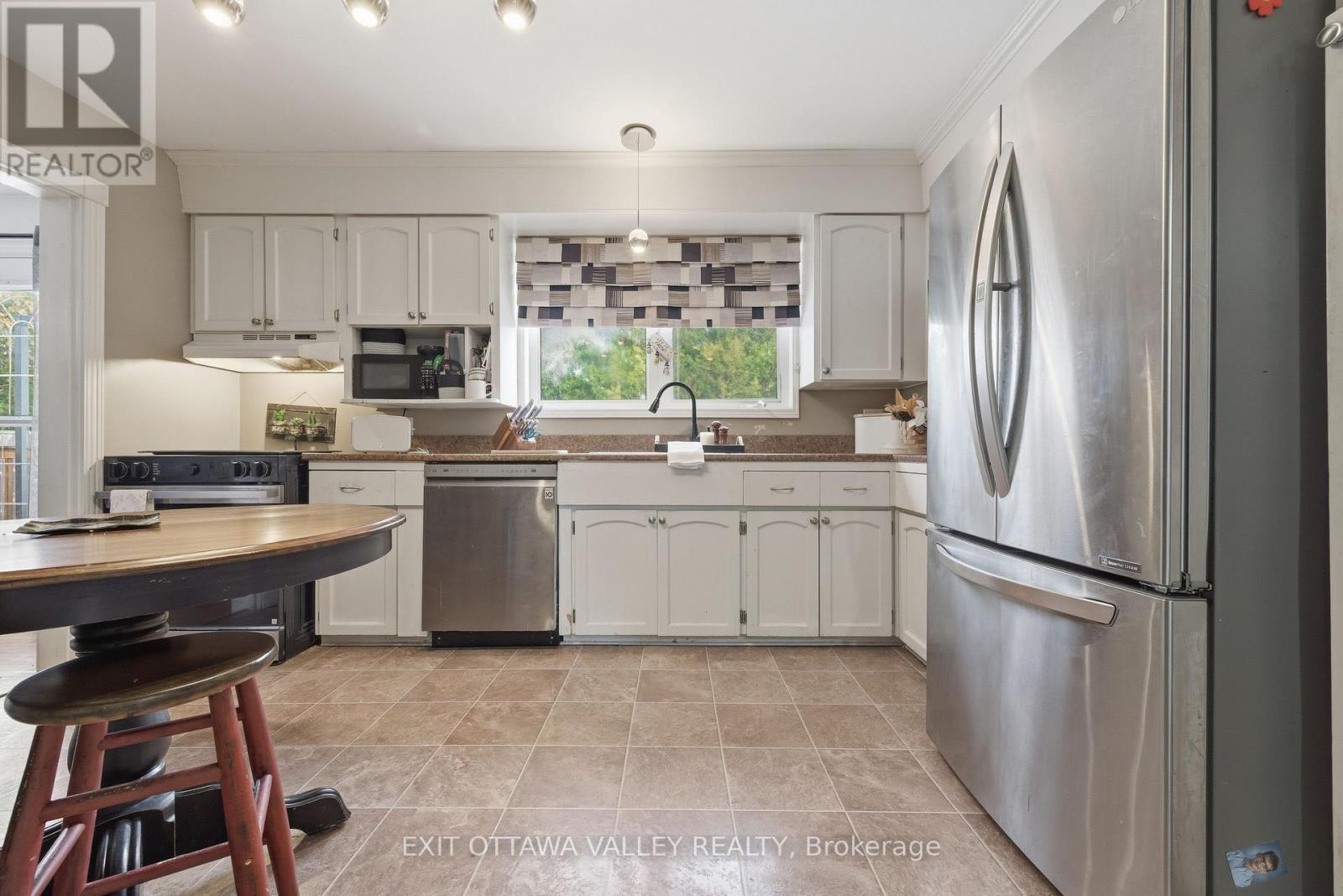 321 Patricia Avenue, Pembroke, Ontario  K8A 2C1 - Photo 10 - X12546456