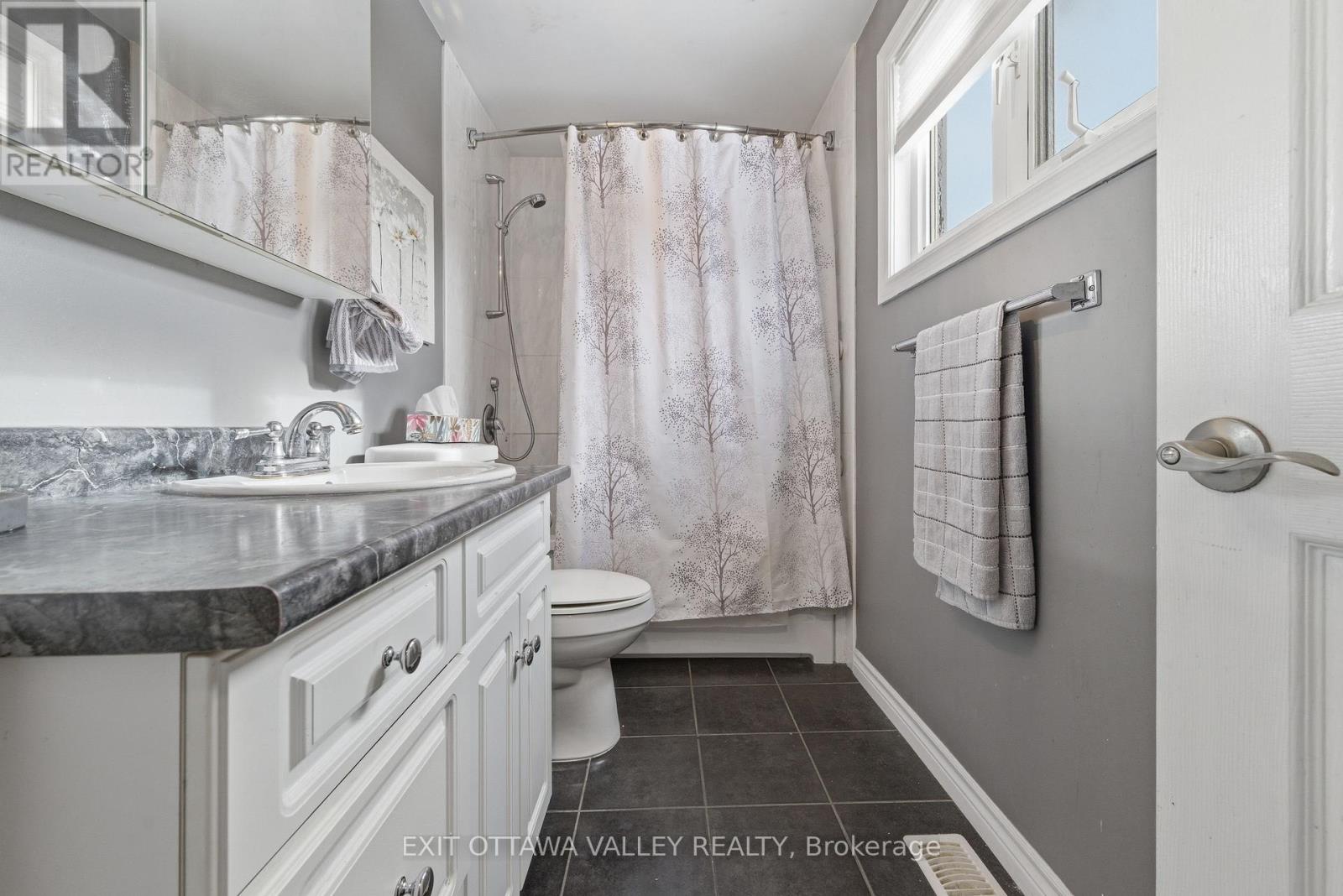 321 Patricia Avenue, Pembroke, Ontario  K8A 2C1 - Photo 24 - X12546456