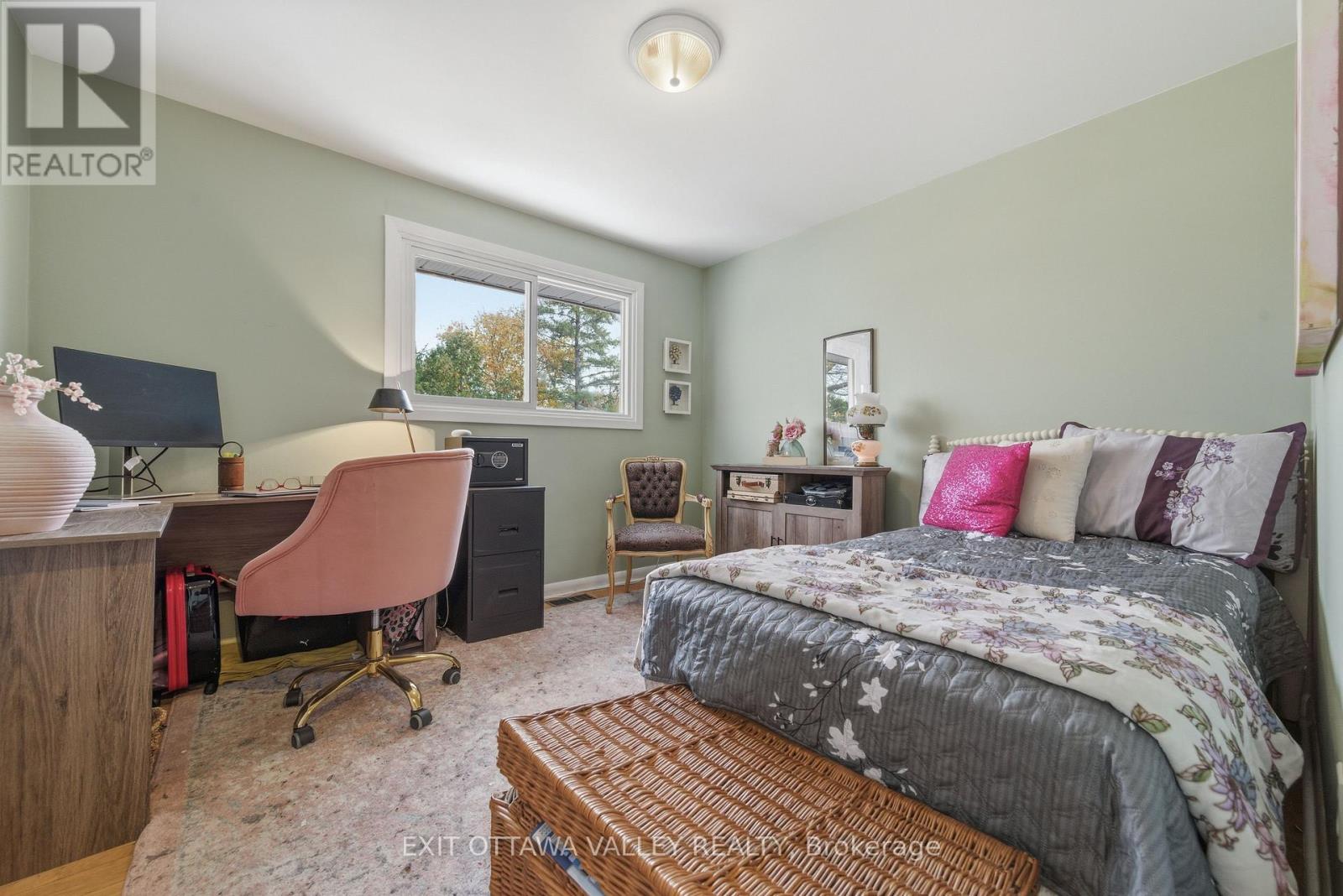 321 Patricia Avenue, Pembroke, Ontario  K8A 2C1 - Photo 27 - X12546456