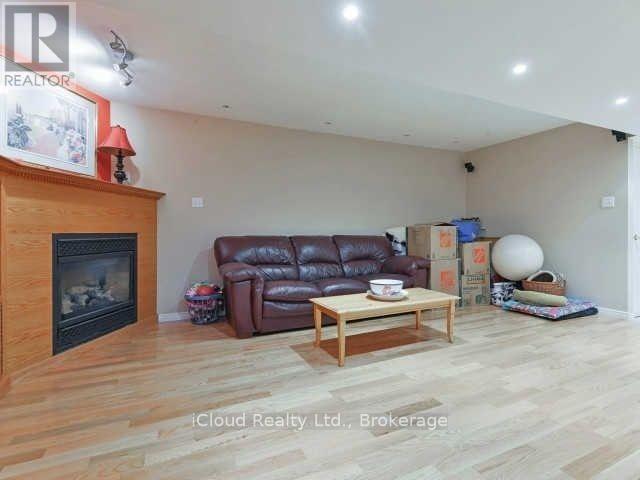 292 Hillside Drive, Mississauga, Ontario  L5M 1G5 - Photo 10 - W12546194