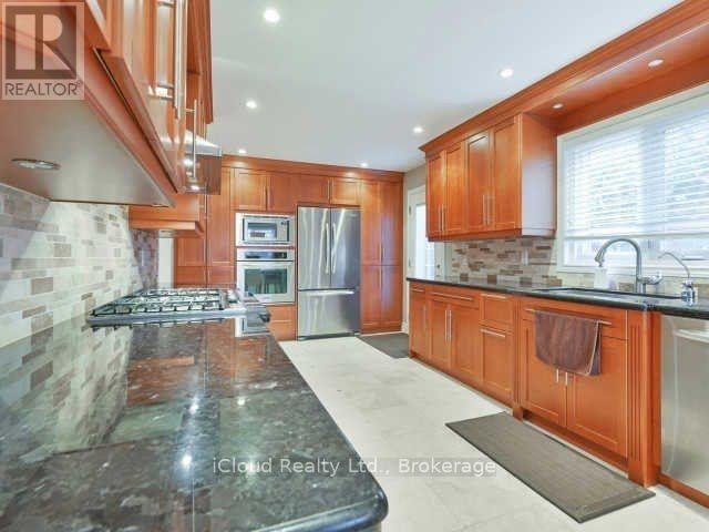 292 Hillside Drive, Mississauga, Ontario  L5M 1G5 - Photo 5 - W12546194