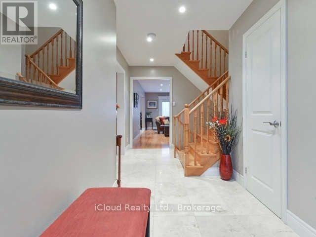 292 Hillside Drive, Mississauga, Ontario  L5M 1G5 - Photo 7 - W12546194