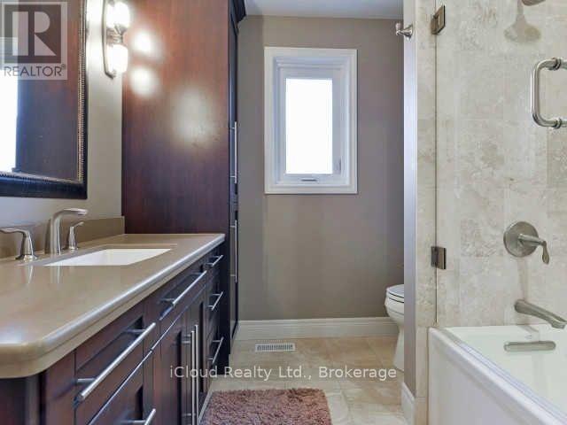 292 Hillside Drive, Mississauga, Ontario  L5M 1G5 - Photo 8 - W12546194