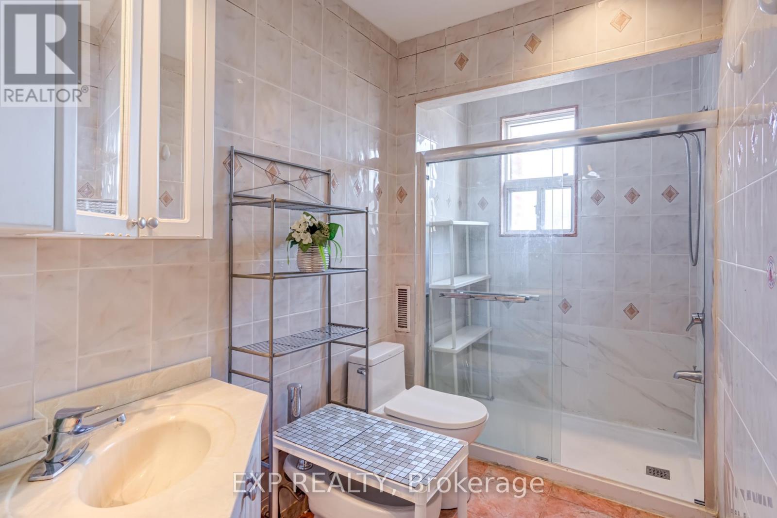 Main & 2nd - 211 Lauder Avenue, Toronto, Ontario  M6E 3H5 - Photo 18 - C12546216