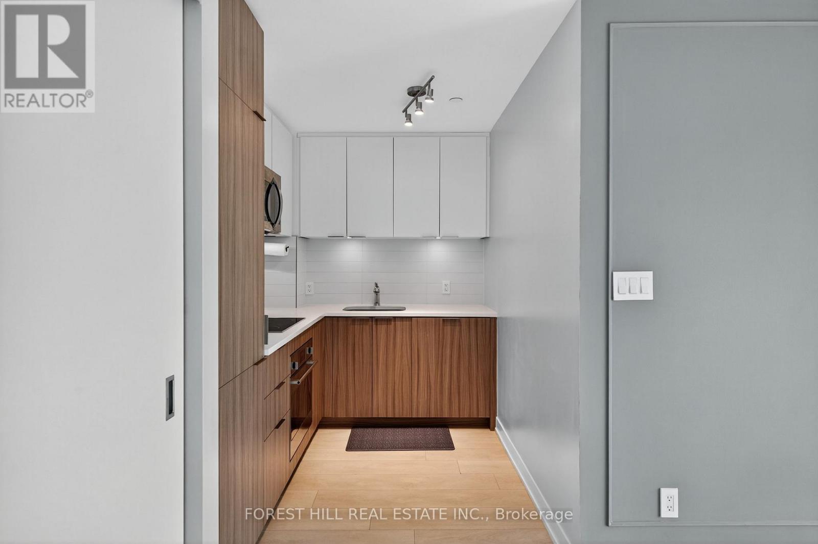 912 - 223 St Clair Avenue W, Toronto, Ontario  M4V 0A5 - Photo 10 - C12546284