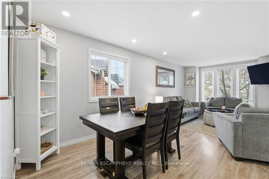 29 Strong Court, Brantford, Ontario  N3R 7Y4 - Photo 13 - X12546174