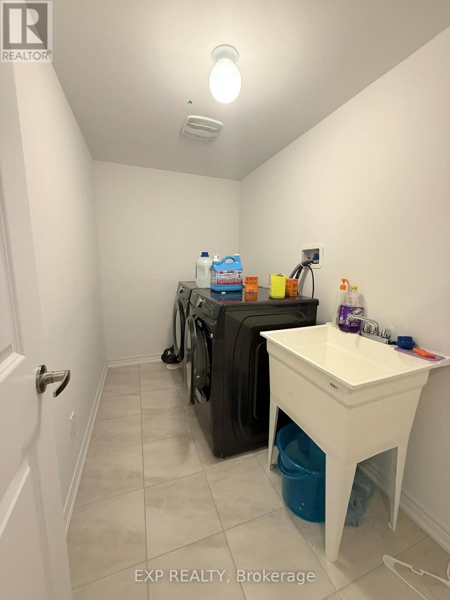 1071 Lockie Drive, Oshawa, Ontario  L1L 0R9 - Photo 4 - E12546264