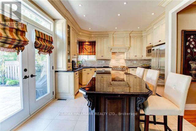 6 Camden Drive, Vaughan, Ontario  L4K 5S6 - Photo 9 - N12546288