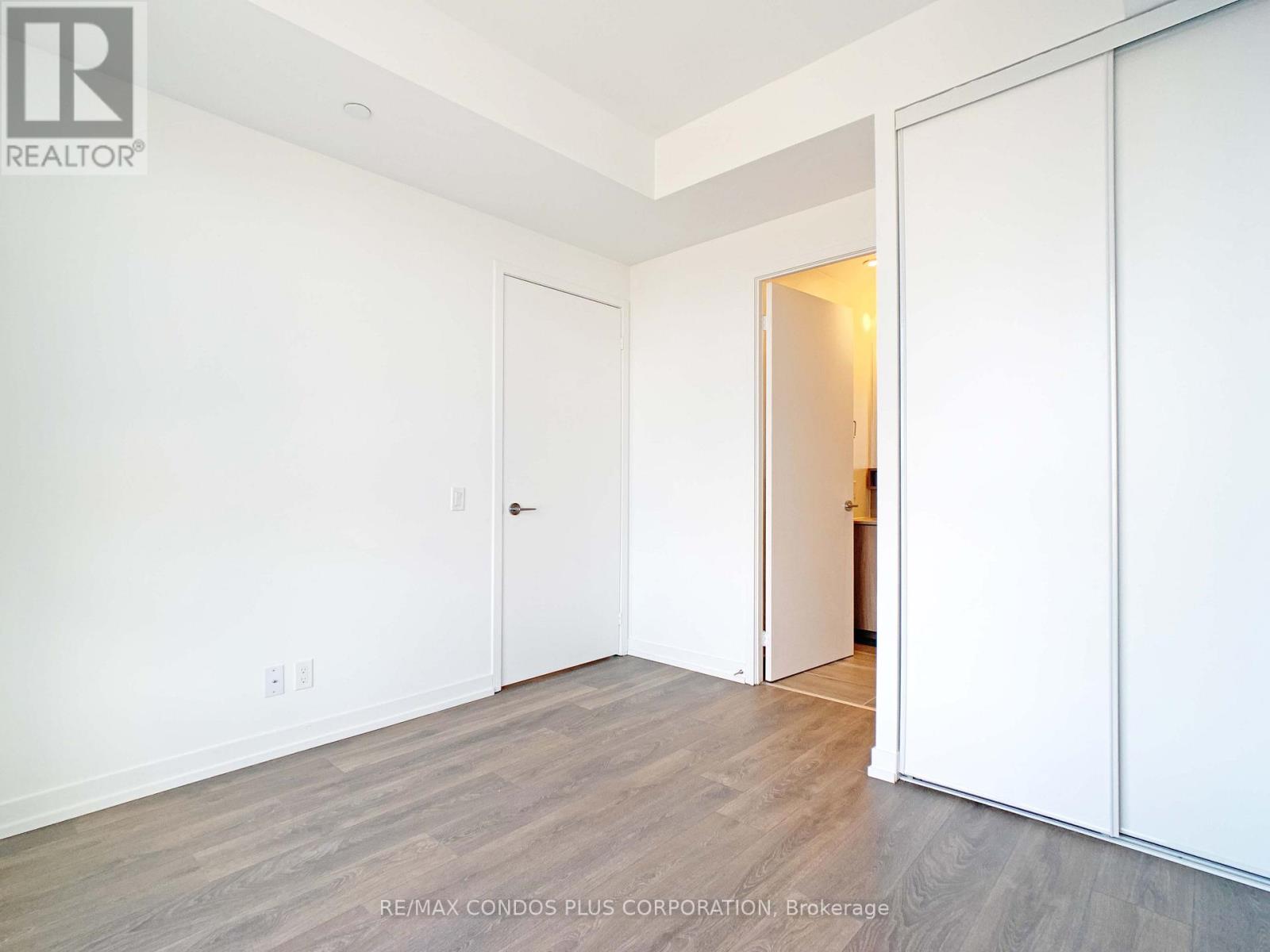 1003 - 950 Portage Parkway, Vaughan, Ontario  L4K 0J7 - Photo 10 - N12546326