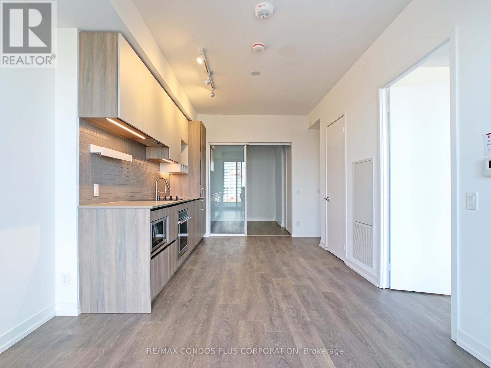 1003 - 950 Portage Parkway, Vaughan, Ontario  L4K 0J7 - Photo 4 - N12546326